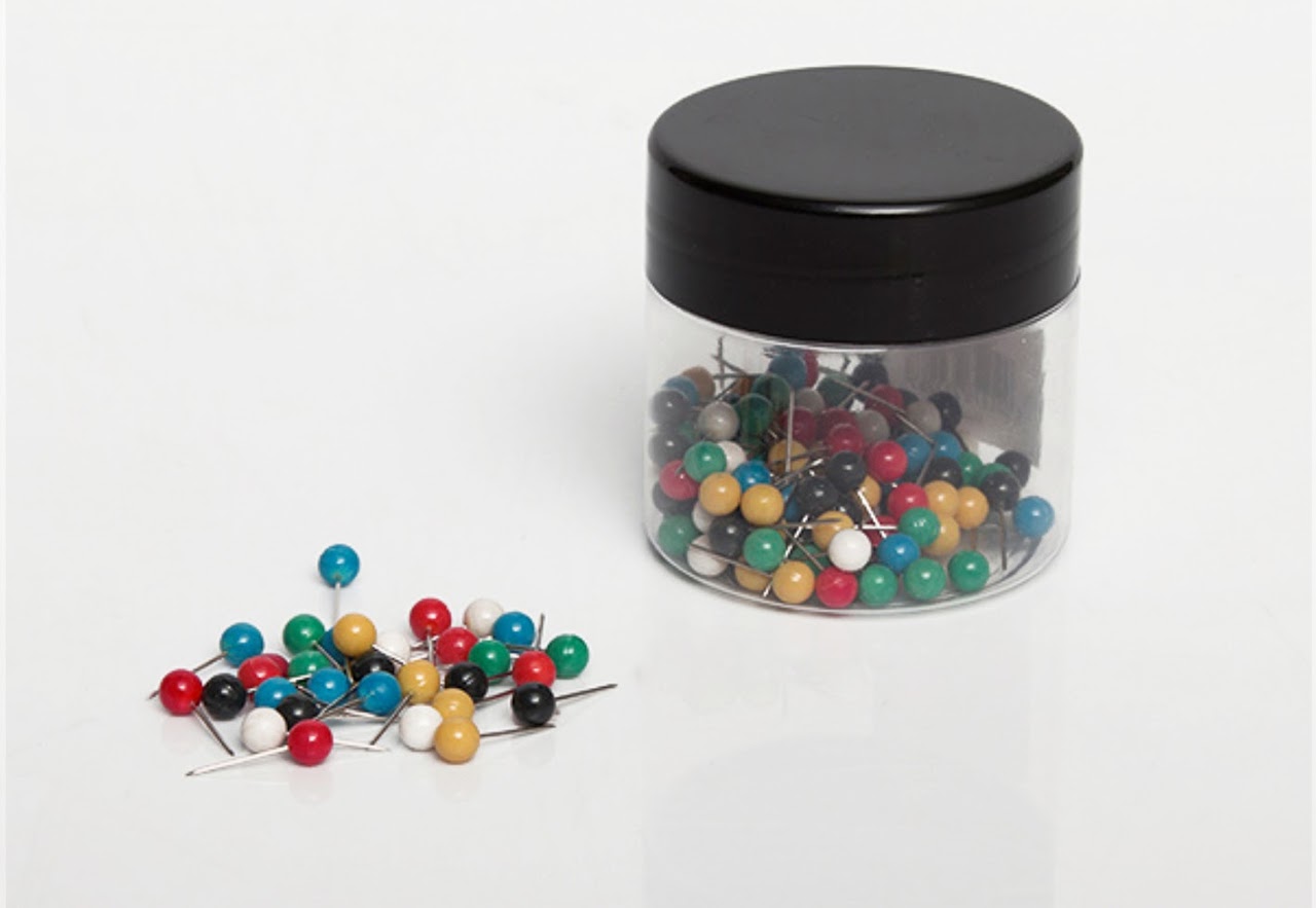 Szpilki tablicowe z kulką kolorowe 6x15 mm 150 sztuk w pudełku